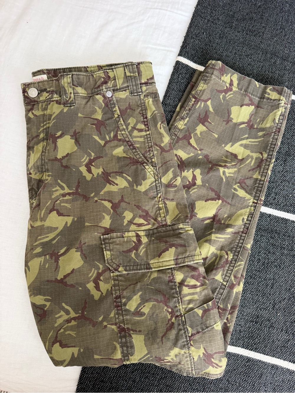 Levi's Olive and Brown Camouflage Cargo Pants EUC